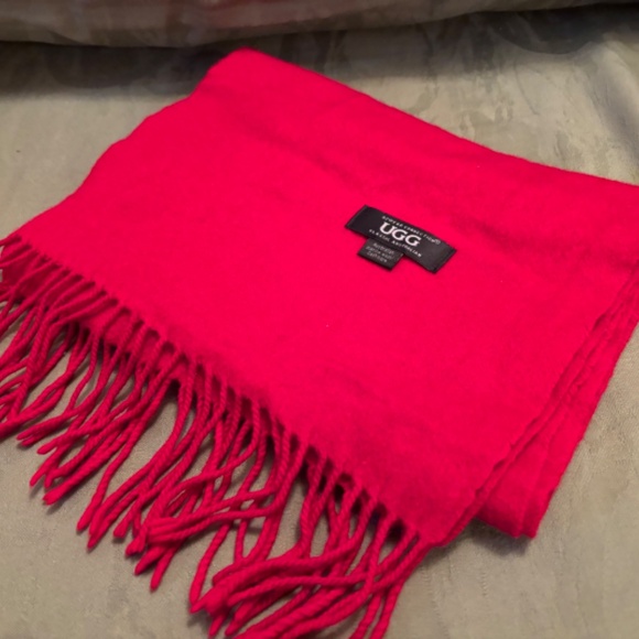 UGG Ozwear Red merino wool/cashmere scarf - Picture 1 of 10